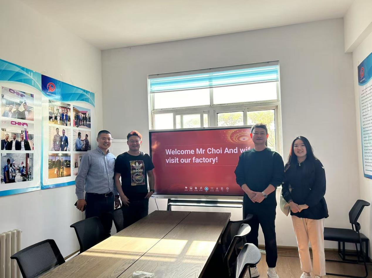 Корейските клиенти посещават нашата фабрика