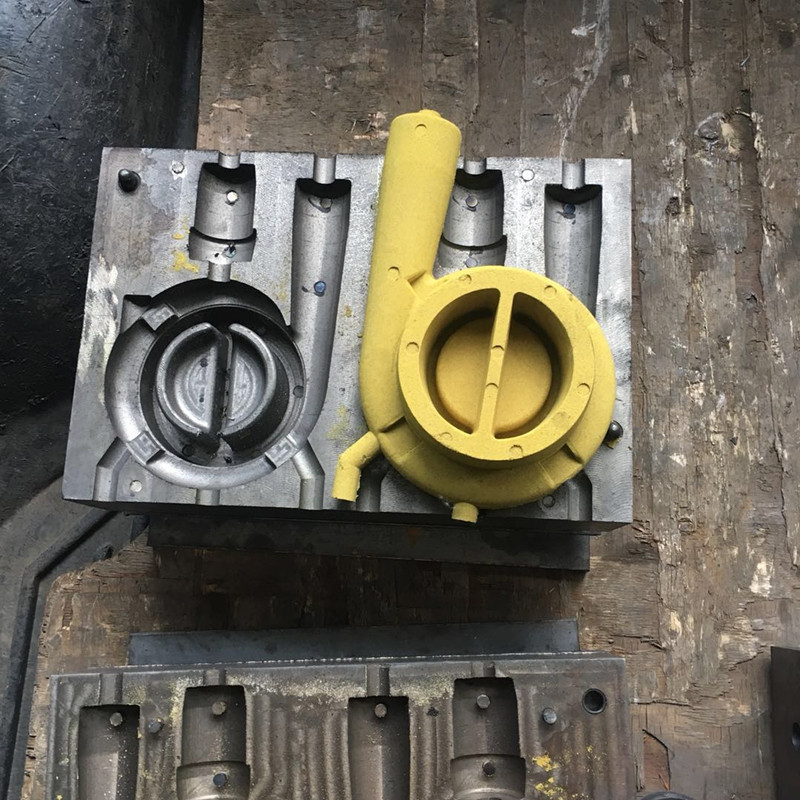 Как да се предотвратят дефектите на порьозността, причинени от повишена влажност по време на производството на отливки, използвайки технологията на пясък с покритие през лятото?