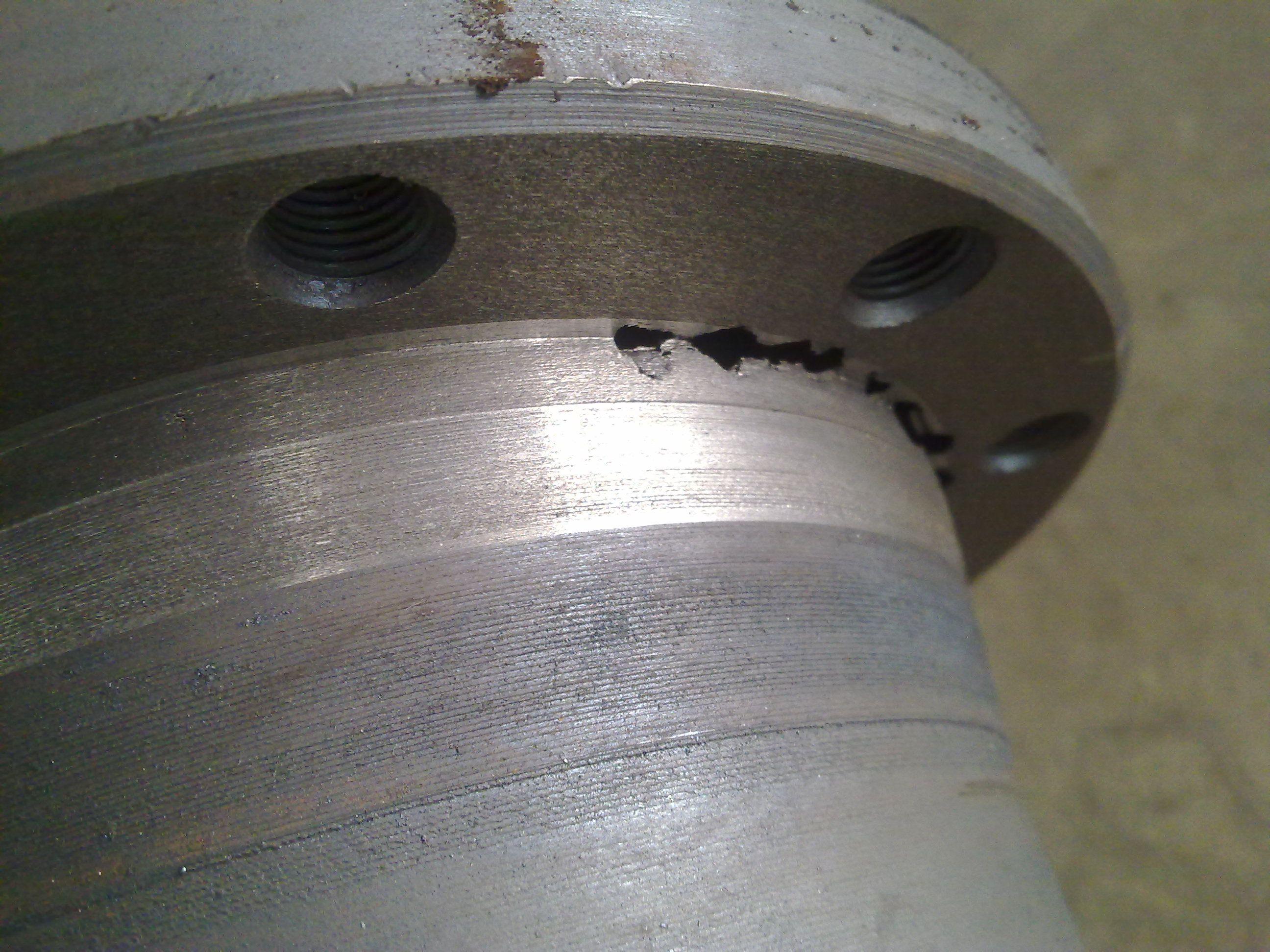 Какви са причините за пукнатини от лята стомана?